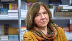 Los libros de Svetlana Alexievich critican a los regímenes políticos tanto en la Unión Soviética como después en Bielorrusia.