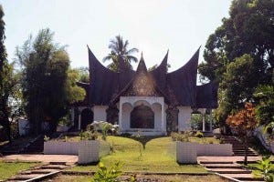 Pembuangan Imam Bonjol di Manado (telungatustravelingindonesia.blogspot.com)