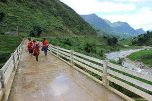 hmong-women-walking