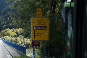 direction sign to Neuschwanstein castle