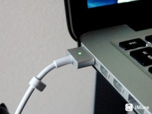 macbook prop green light on charger