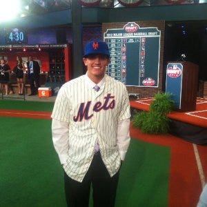 Gavin-cecchini-mets-uniform-1st-time