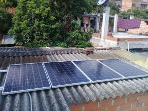 Planta solar en casa de Jhon