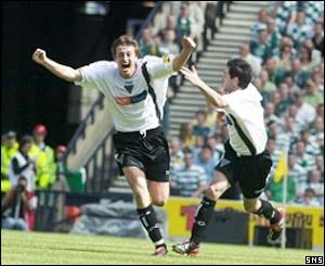 Skerla’s goal celebration in the 2004 Scottish Cup Final