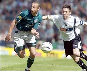 Barry Nicholson taking on Henrik Larsson in the 2004 Scottish Cup Final
