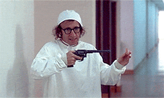 Gif do filme "O Dorminhoco", onde Wood Allen veste pijamas e atira com uma arma de brinquedo. Da arma sai a palavra "Bang".