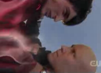 smallville-6-1-clarklexflying.png