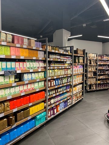 Paris grocery store shelves during Coronavirus