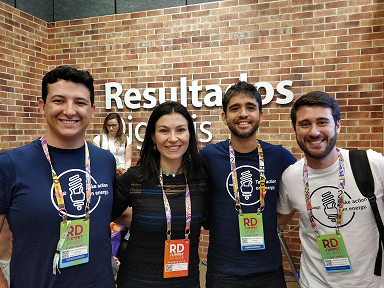 Na foto é vemos uma parte do time de Customer Succes da Way2 ao lado da palestrante Emilia D’Anzica no RD Summit 2019