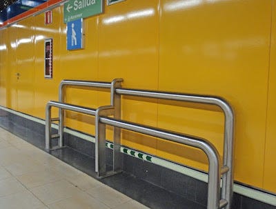 Staggered metal tubes shaped in a rectangle to provide leaning support