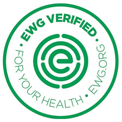 This is the EWG Verified mark. Which is a green circle, with a fingerprint and “e” in the centre, and three sentences in capital letters around and above of the fingerprint that say: EWG VERIFIED, EWG.ORG, and FOR YOUR HEALTH.