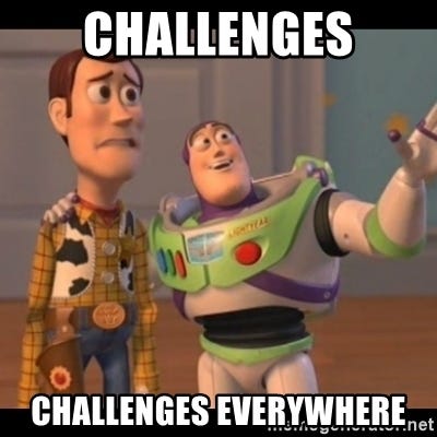 Meme de la escena de Toy Story donde Buzz señala el horizonte a Buddy y se lee “Challenges. Challenges Everywhere”