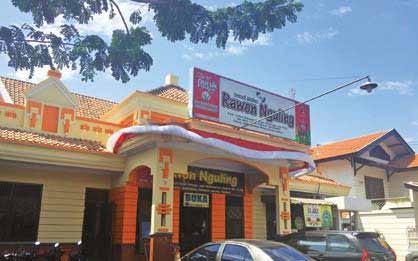 Rawon Legendaris Probolinggo - Depan Restoran Warung Nguling