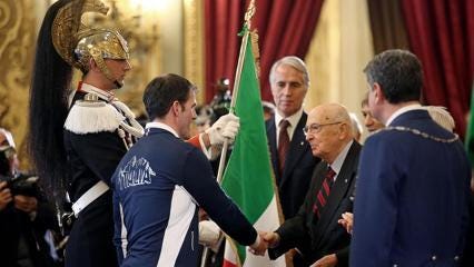 Armin Zoeggeler riceve il Tricolore dal presidente Napolitano