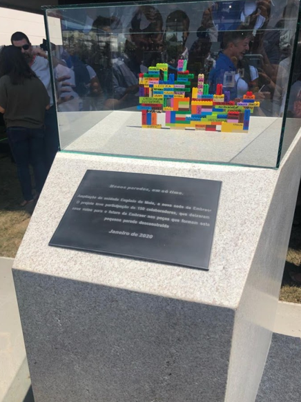 Picture of the Design Sprint Monument made by Lego.