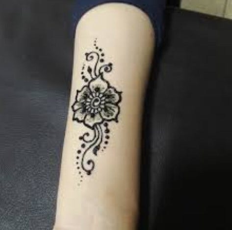 hand henna design