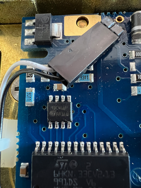 a close up of the board, focused on the ram chip
