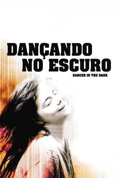 Imagem da capa do filme “Dançando do Escuro: A cantora Bork está à esquerda com a cabeça para cinema, com olha de satifação, como se estivesse contemplando algo. Ela está sem cor e sua imagem compõe o funcdo branco.