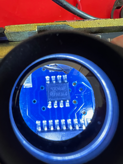 the ram chip, shown through a magnifying lense