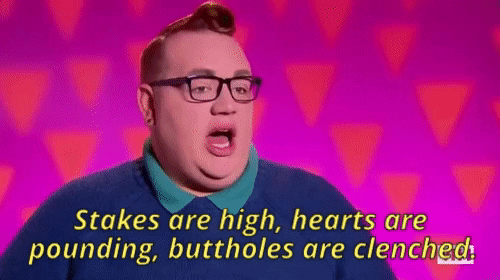 Eureka, participante de Rupaul’s Drag Race, dizendo “stakes are high, hearts are pounding, buttholes are clenched.