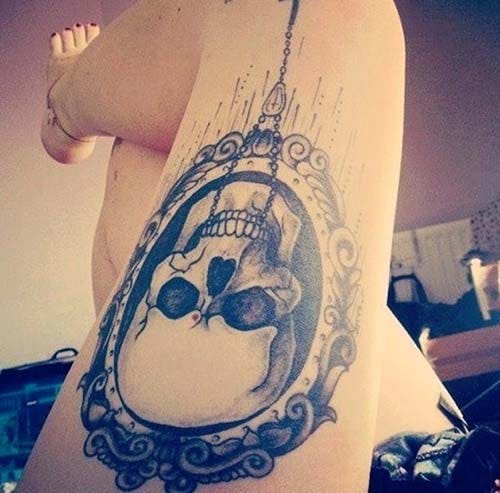 female upper leg dry head tattoo female thigh skull tattoo