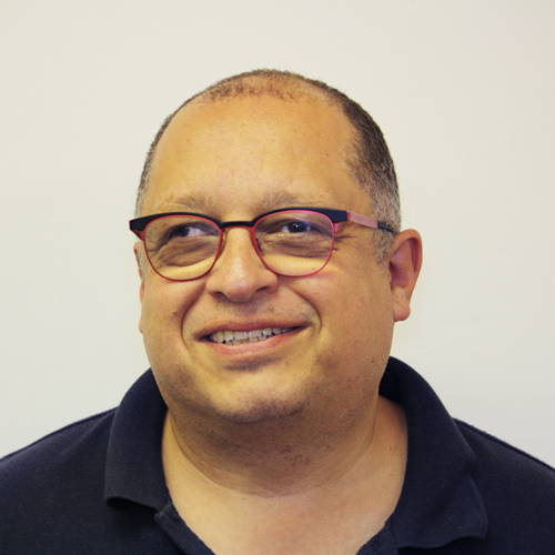 A headshot of the highly experienced Simon Arazi, the Director of Product leading many of Parknav’s big decsicons