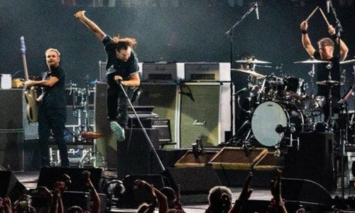 Pearl Jam rocking out