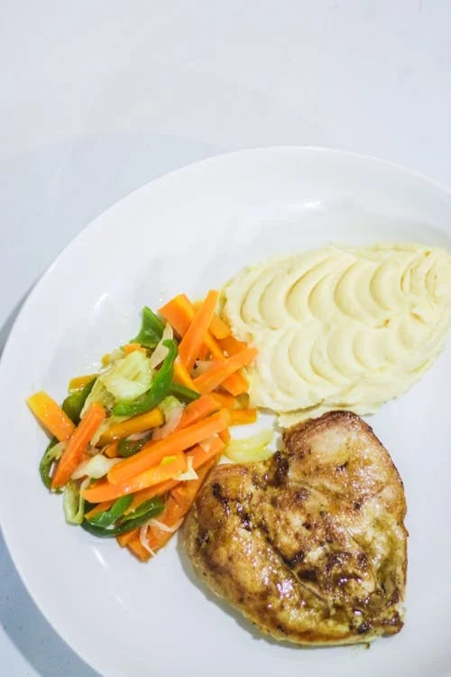 mashed potato with chicken and veggies