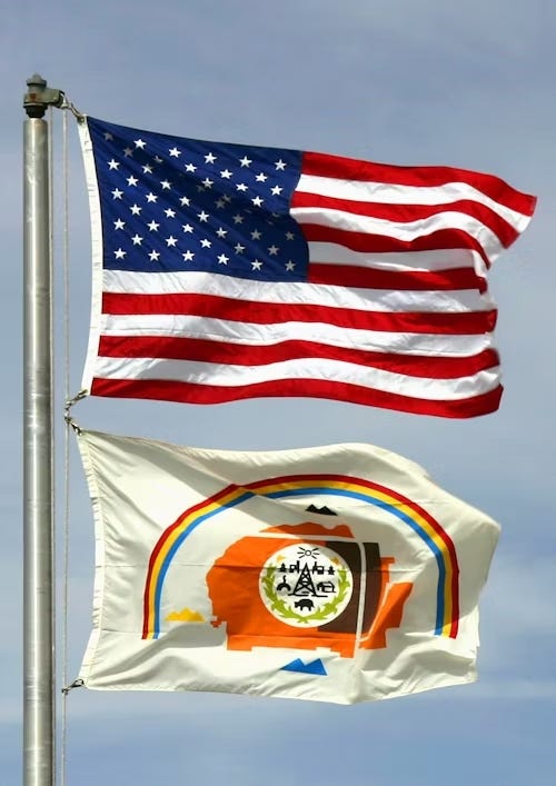 Bandera de los Estados Unidos y los Navajos