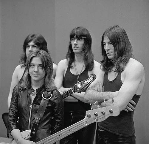 photo of Suzi Quatro with her support band on Dutch television show TopPop, 1973.