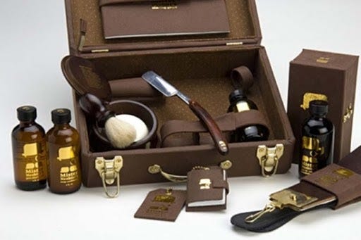 A Traditional shaving kit gift idea for him on new year’s eve