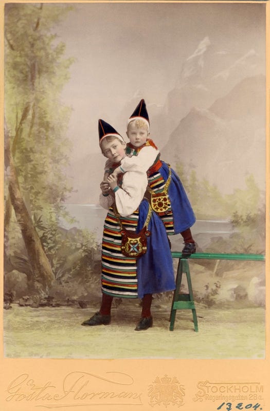 A photo of two girls of different ages, dressed in folk costumes