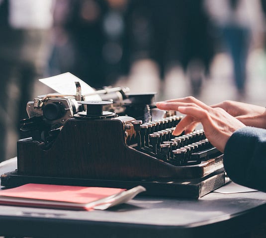 Manual typewriter with a person typing… / Thanks to Thom Milkovic @thommilkovic for making this photo available on Unsplash 🎁
 https://unsplash.com/photos/FTNGfpYCpGM