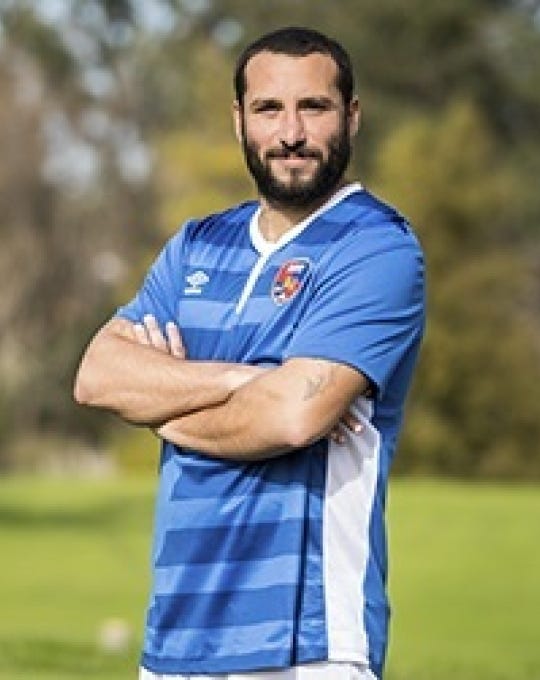 Agustín Lucas com a camisa do Albion F.C.