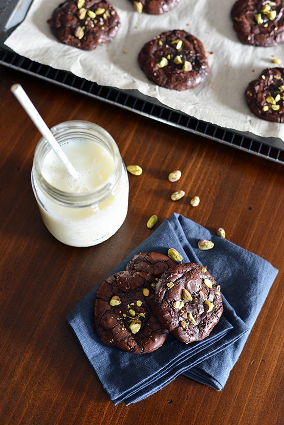 Dark Chocolate Pistachio Crackle Cookies - Global Dish - Stephanie Arsenault