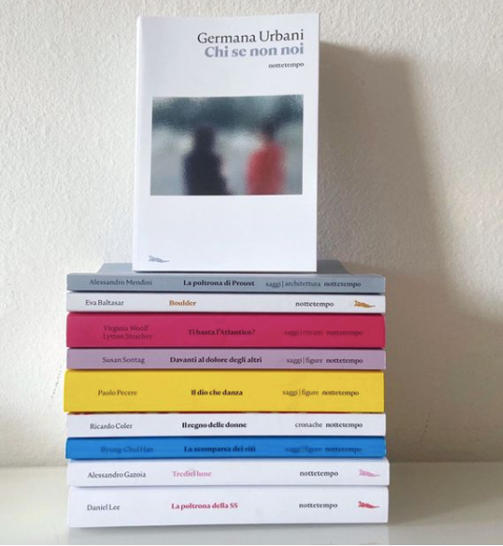 Pila di libri editi da nottetempo. Fonte: Instagram