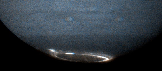 L'aurora nell'emisfero sud del pianeta Giove in luce ultravioletta catturata dalla Advanced Camera for Survey a bordo di HST. Crediti: NASA/JPL/HST