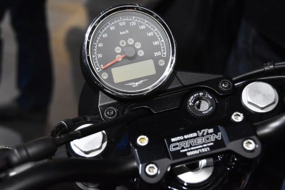Moto Guzzi V7 Carbon Instruments