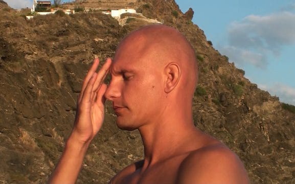 Breatheology — Stig Severinsen touching his forehead and activating his 3rd eye