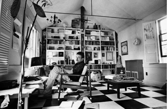 1960s American author Kurt Vonnegut