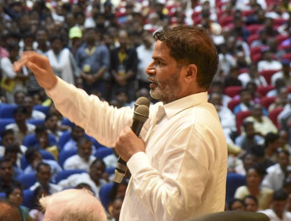 Jan Suraaj founder and poll strategist Prashant Kishor addresses delegates from Bihar at Bapu Sabhaghar in Patna on Sunday.