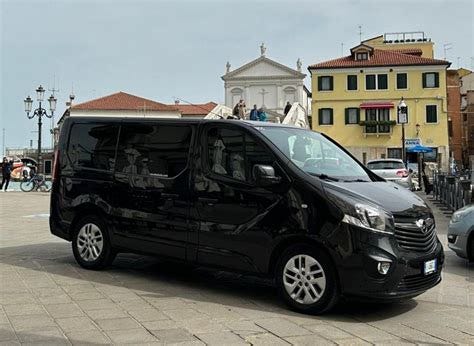 Florence FLR Airport to City Centre Hotels Private Transfer