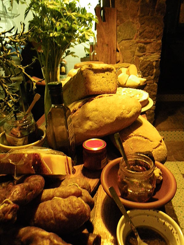 The bread table at Lo Vottaro, Trentinara