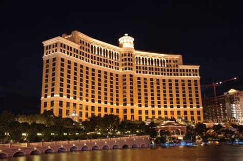 TOP 5 Las Vegas Hotels With Airport Shuttle Service