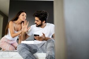 Spy on cheating husband’s cell phone