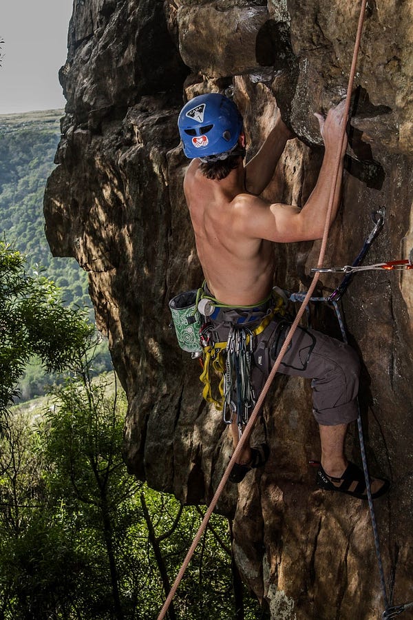 Magnésio: escalador na pedra