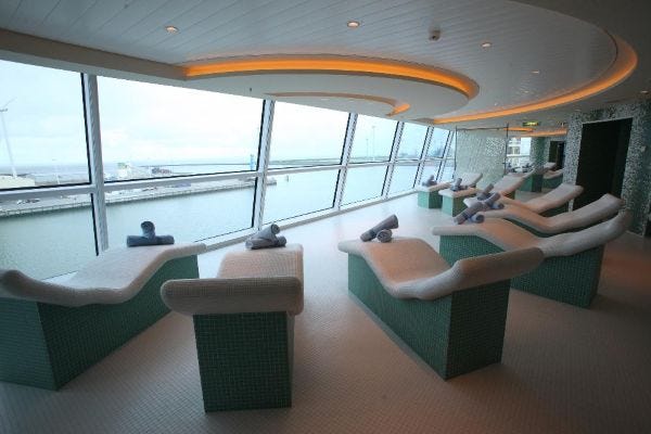 How to Look Effortlessly Elegant on a Cruise Without Overpacking