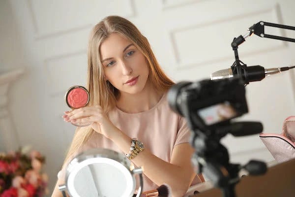 Top 10 Beauty Vloggers You Should Be Following