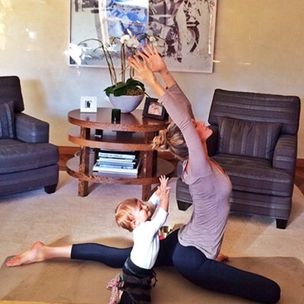 Gisele-Bundchen-Doing-Yoga-Photo