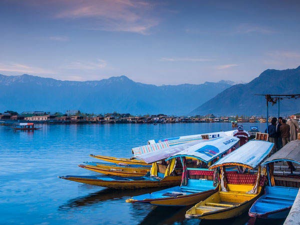 Jammu-and-Kashmir_Srinagar_Dal-Lake_The-beautiful-Dal-Lake-in-Srinagar
